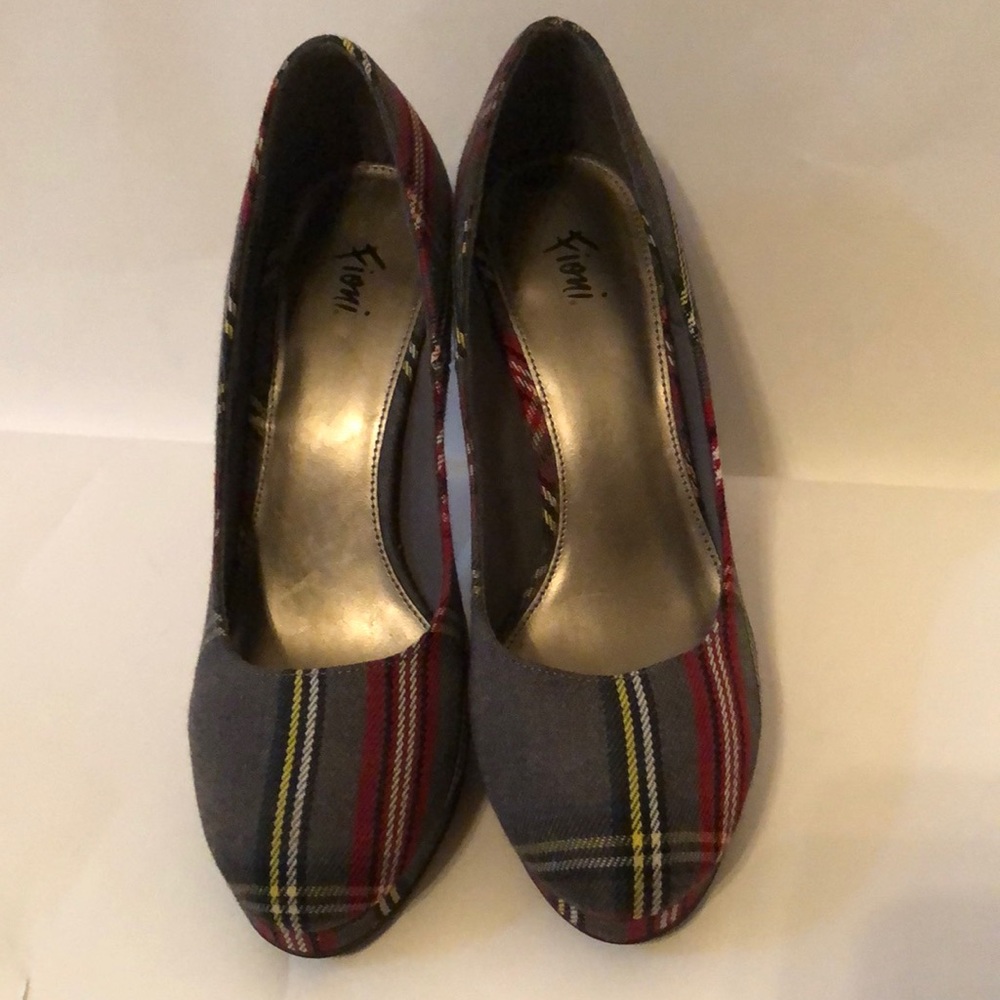 Size 7.5 pumps